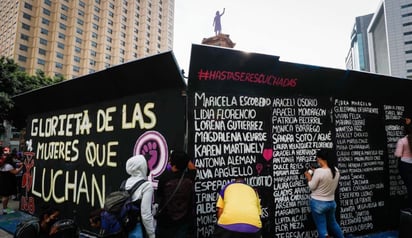 Vuelven a intervenir vallas de 'Glorieta de las mujeres que luchan'