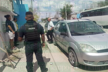 Vecina de la colonia Hipódromo le roban dentro de su carro en Monclova