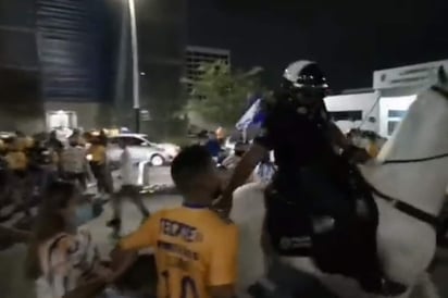 Denuncian caso de abuso policiaco contra aficionado de Tigres