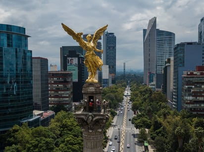 Retiran vallas metálicas del Ángel de la Independencia