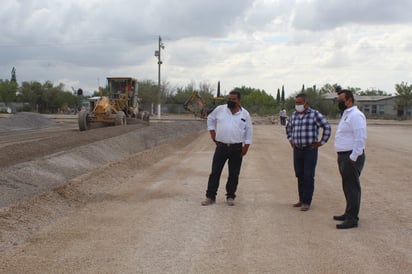 Las autoridades de Castaños supervisan cancha de futbol