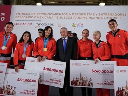 ¿Cuánto dinero entregó AMLO a medallistas de Juegos Olímpicos?