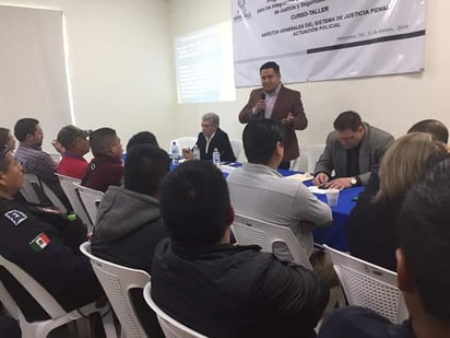 Fiscalía de Saltillo imparte curso para mediadores