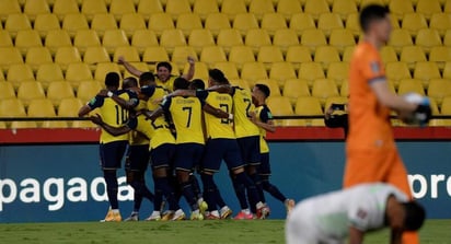 Ecuador asciende al tercer lugar y Bolivia nada que despega