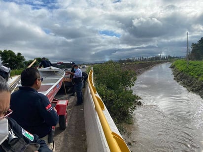 Sigue desaparecido el automovilista que cayó al dren de Candiles