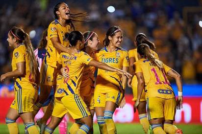 Las Tigres se adueñan del clásico