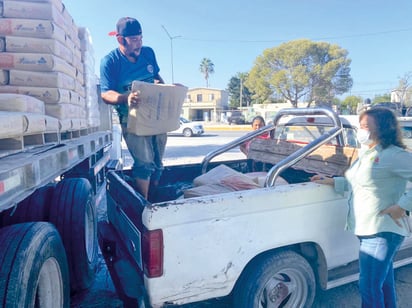 La entrega de cemento subsidiado beneficia a 13 familias de San Buenaventura