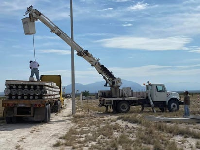 La ampliación de red eléctrica en el Ejido Primero de mayo beneficiará a 10 familias