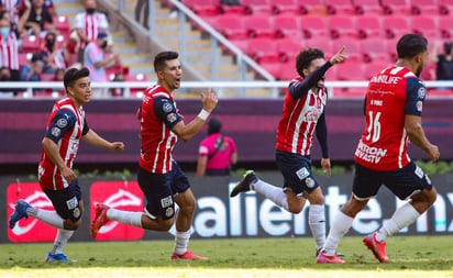 Chivas por fin logra ganar con Michel Leaño; derrotan al Toluca