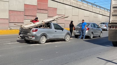 Tres automóviles participaron en un choque que dejó personas lesionadas