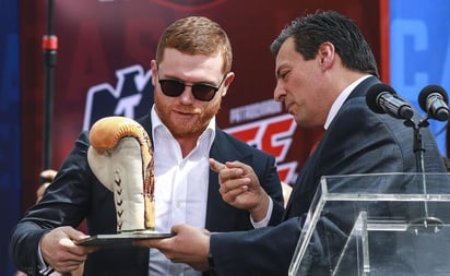 Critican al 'Canelo' Álvarez por ser un chin...: Mauricio Sulaimán