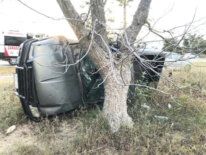 Jovencita de 20 años se vuelca en la carretera Morelos-Zaragoza y salva su vida de milagro