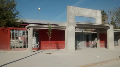 Los padres de familia de la secundaria técnica 39 en Monclova declaran que un maestro murió por COVID-19