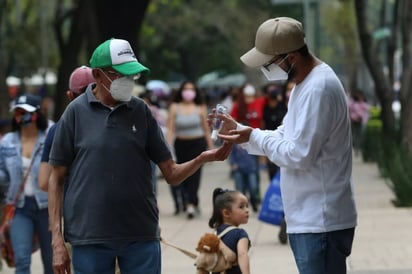 México reporta 284 nuevas muertes y 4,653 nuevos casos de COVID-19 