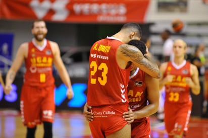 El UCAM Murcia sabe sufrir ante Baskonia y se mantiene tercero