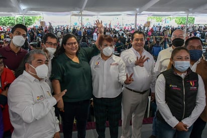 Toman protesta promotores del referéndum a favor de AMLO