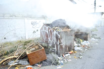 En San Buena le prenden fuego a los contenedores de basura