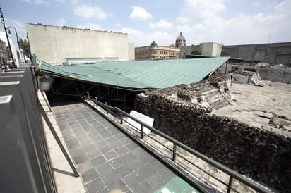 Comienza el retiro de la techumbre que colapsó en Templo Mayor