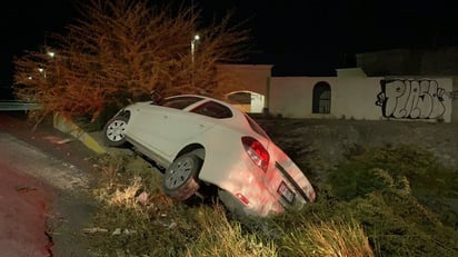 Ebrio al volante estuvo apunto de caer a profundo arroyo en Monclova 