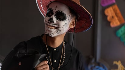 Tips para conseguir el mejor maquillaje de catrín en Día de Muertos