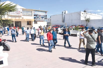 Ferrocarrileros acusan a líder sindical de violar sus derechos