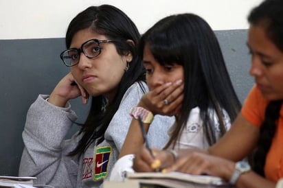 Un 37 % de jóvenes venezolanos ni estudia ni trabaja, según encuesta nacional