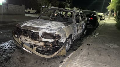 Queman vagoneta en la colonia Veteranos en Monclova 