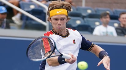 Rublev progresa a cuartos en su tierra