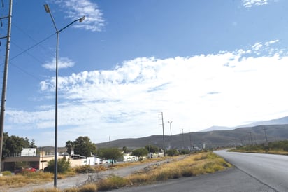 Alumbrado público es instalado en la curva del diablo para evitar accidentes 