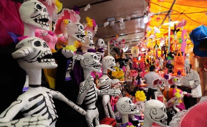 Desfile, ofrenda y descuentos en museos para celebrar Día de Muertos