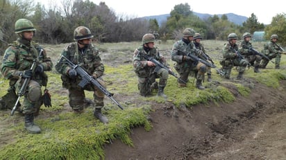 Soldados colombianos retoman labores tras problema con campesinos cocaleros