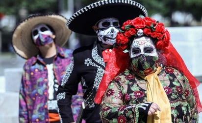 Anuncian fechas del desfile, la ofrenda y el recorrido nocturno