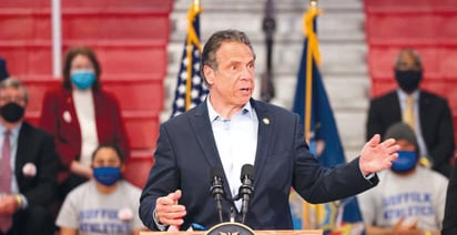 Por delito sexual denuncian a exgobernador Andrew Cuomo 