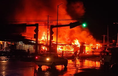 Se incendia Central de Abastos de Acapulco