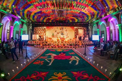 Altar en Palacio de Gobierno de SLP dedicado a fallecidos por Covid