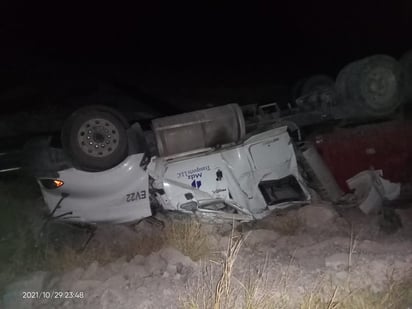 Hombre muere dentro de la cabina del tráiler que conducía entre Monclova-Cuatro Ciénegas