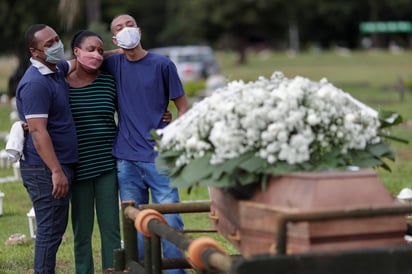 Brasil suma 98 muertes y camina hacia las 608,000 víctimas fatales por COVID-19