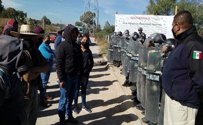 Habitantes de Tepetlaoxtoc encaran a GN por obras de construcción