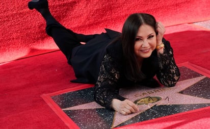 Ana Gabriel devela su estrella en Hollywood