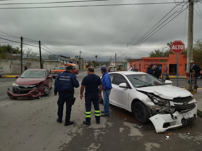 Una mujer termina lesionada al participar en fuerte accidente automovilístico en Frontera 