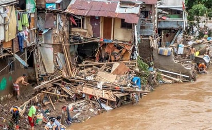 Al menos 11 desaparecidos por las riadas en la isla indonesia de Java