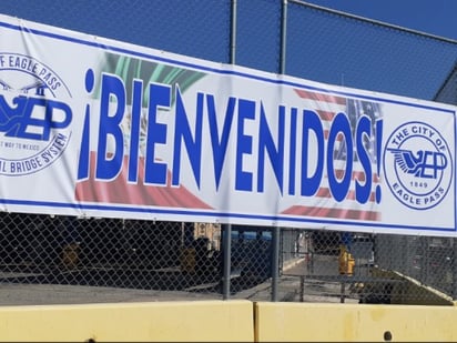 Con pancartas da bienvenida Eagle Pass a turistas en puentes internacionales, reabren este lunes