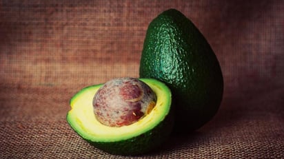 ¿Adiós al ‘pónganle aguacate’? Chefs piden ya no comerlo por esta razón