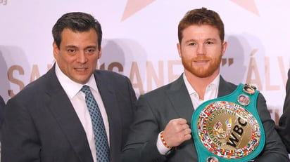 Sulaimán afirma que 'Canelo' ya heredó la estafeta de leyenda de JC Chávez