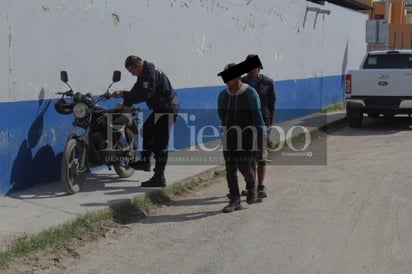 Dos sujetos son detenidos en Monclova cuando robaban fierro en los patios de AHMSA 