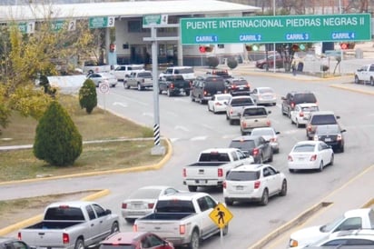 Maestra cruza la frontera