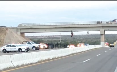 Tres cuerpos colgados de un puente se encontraron en en Fresnillo