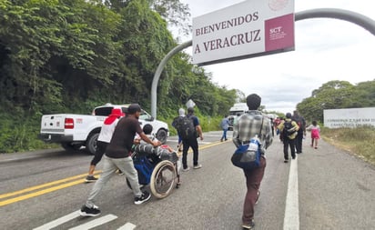 Tras 10 días de recorrer Oaxaca, caravana de migrantes llega a Veracruz