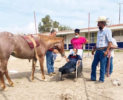 'Somos amigos y familia'; Terapia Ecuestre Monclova A.C.  