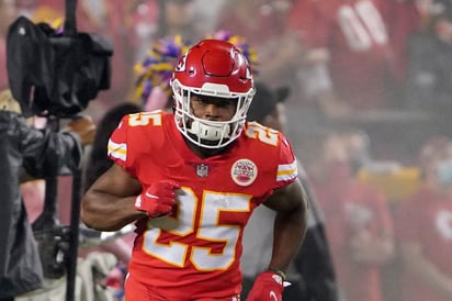 Edwards-Helaire regresa y da vida al ataque terrestre de Chiefs